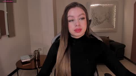 Snapshot of ellaclark chatting on 01.05.25 EllaClark online show from 01.05.25