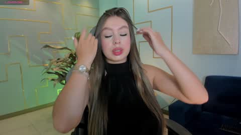 Snapshot of ellaclark chatting on 01.29.25 EllaClark online show from 01.29.25
