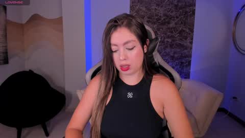 Snapshot of ellaclark chatting on 02.28.25 EllaClark online show from 02.28.25