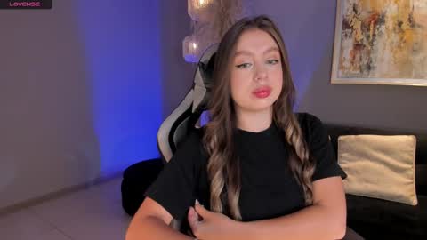 Snapshot of ellaclark chatting on 03.03.25 EllaClark online show from 03.03.25