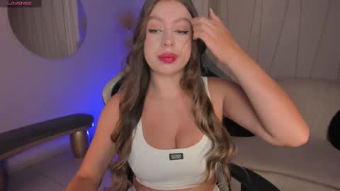 Snapshot of ellaclark chatting on 03.04.25 EllaClark online show from 03.04.25