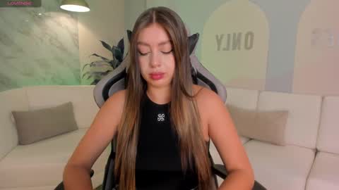 Snapshot of ellaclark chatting on 03.08.25 EllaClark online show from 03.08.25