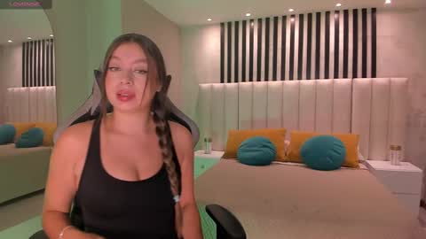 Snapshot of ellaclark chatting on 03.09.25 EllaClark online show from 03.09.25