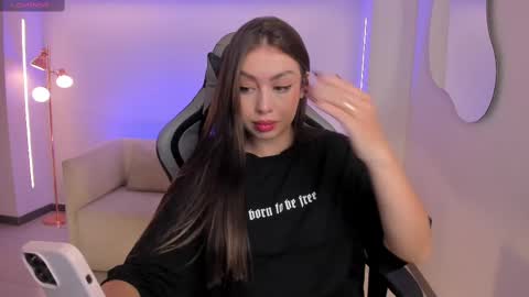 Snapshot of ellaclark chatting on 09.18.25 EllaClark online show from 09.18.25