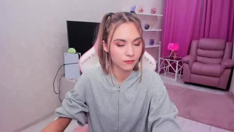ellacurtis online show from 04.30.26