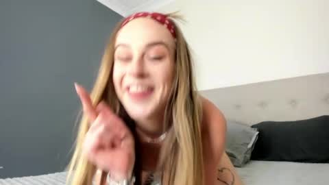 ellaaaa online show from 04.05.26