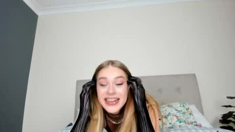 Snapshot of ellajadeexx chatting on 06.01.26 ellaaaa online show from 06.01.26
