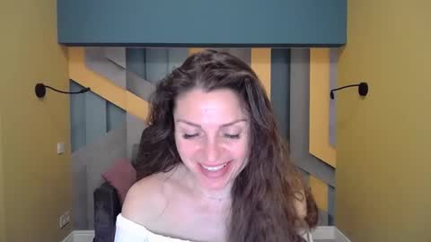 Snapshot of ellalongs chatting on 12.13.24 EllaLongs online show from 12.13.24