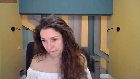 Snapshot of ellalongs chatting on 12.14.24 EllaLongs online show from 12.14.24