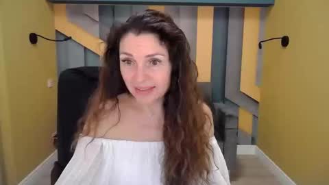 Snapshot of ellalongs chatting on 12.15.24 EllaLongs online show from 12.15.24