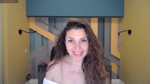 Snapshot of ellalongs chatting on 12.25.24 EllaLongs online show from 12.25.24