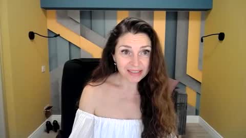 Snapshot of ellalongs chatting on 12.28.24 EllaLongs online show from 12.28.24