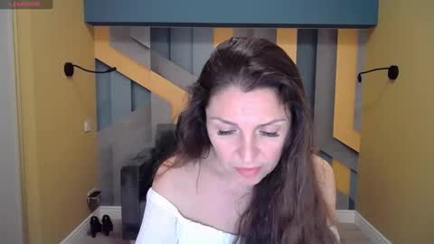 Snapshot of ellalongs chatting on 12.28.24 EllaLongs online show from 12.28.24