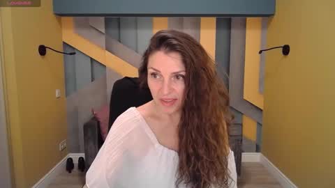 Snapshot of ellalongs chatting on 01.18.25 EllaLongs online show from 01.18.25
