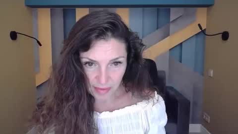 Snapshot of ellalongs chatting on 09.12.25 EllaLongs online show from 09.12.25