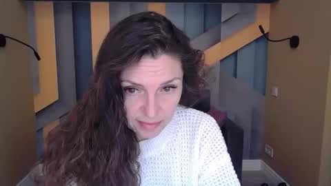 Snapshot of ellalongs chatting on 10.21.25 EllaLongs online show from 10.21.25