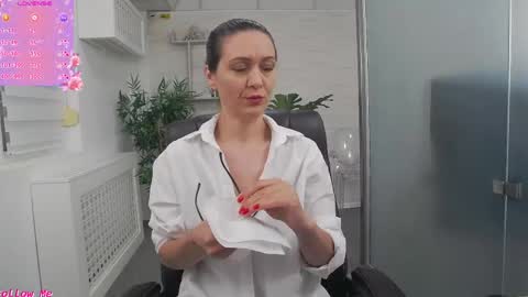 Snapshot of ellamilf chatting on 05.24.26 online show from 05.24.26