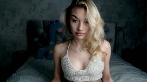 ellamilla online show from 04.27.26