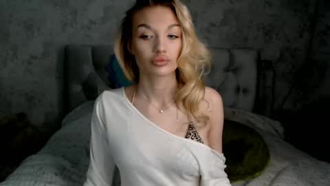 ellamilla online show from 06.05.26