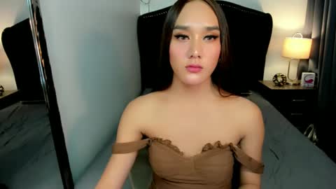 Snapshot of ellats_18 chatting on 12.27.24 Sophia online show from 12.27.24