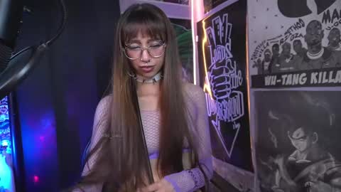 Snapshot of elle_uwu chatting on 02.22.25 follow me on instagram . online show from 02.22.25