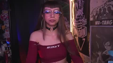 Snapshot of elle_uwu chatting on 11.24.25 follow me on instagram . online show from 11.24.25