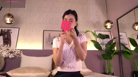 Snapshot of ellediane chatting on 12.18.25 Elle Diane online show from 12.18.25