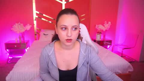 elleebloom online show from 11.03.25