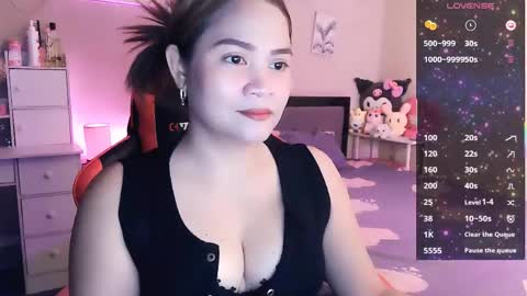 Snapshot of elleelle123 chatting on 05.26.26 Ann online show from 05.26.26