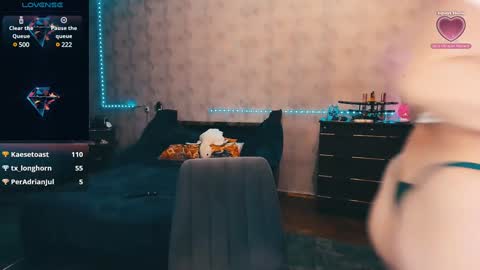 Elli   NEXT STREAM      online show from 12.04.24