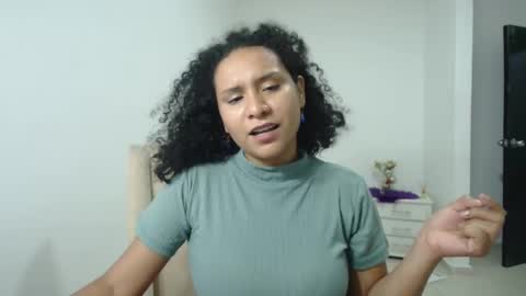 Snapshot of ellette_ chatting on 01.09.25 princess online show from 01.09.25