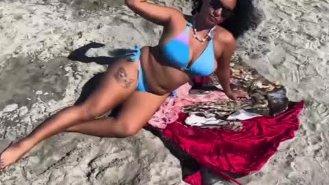 Snapshot of ellette_ chatting on 01.15.25 princess online show from 01.15.25