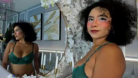 Snapshot of ellette_ chatting on 11.13.25 princess online show from 11.13.25