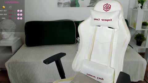 Snapshot of elli_anderson chatting on 11.29.25 elli_anderson online show from 11.29.25