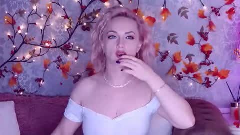 Snapshot of ellianareese chatting on 09.19.25 Elliana online show from 09.19.25