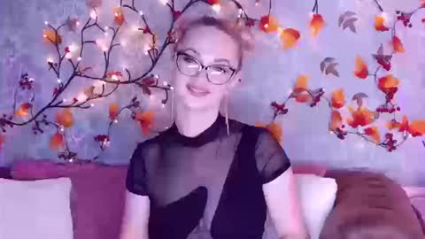 Snapshot of ellianareese chatting on 09.23.25 Elliana online show from 09.23.25