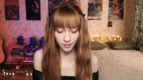 Snapshot of ellie_friendly chatting on 12.18.24 ellie_friendly online show from 12.18.24