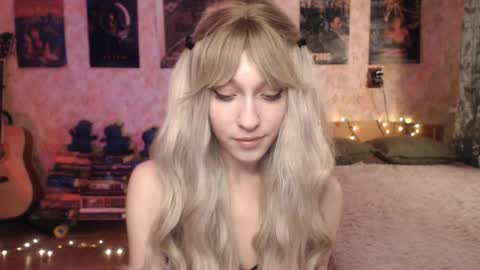 Snapshot of ellie_friendly chatting on 01.15.25 ellie_friendly online show from 01.15.25