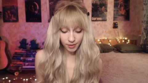 Snapshot of ellie_friendly chatting on 01.22.25 ellie_friendly online show from 01.22.25