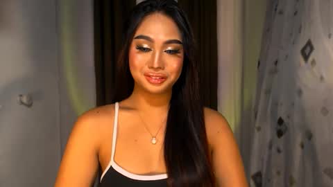 Snapshot of elliecummers chatting on 11.04.25 ellie online show from 11.04.25