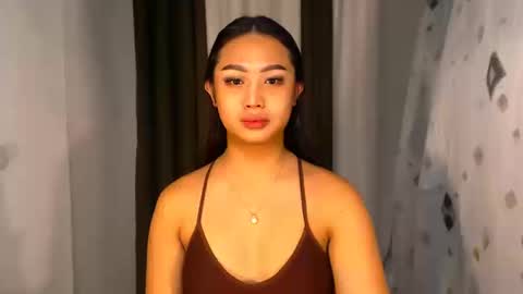 Snapshot of elliecummers chatting on 12.16.25 ellie online show from 12.16.25