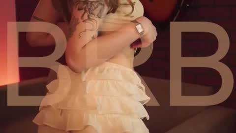 Snapshot of elliecutes chatting on 11.10.25 elliecutes online show from 11.10.25