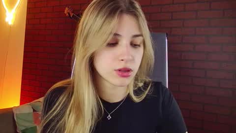 Snapshot of elliecutes chatting on 11.28.25 elliecutes online show from 11.28.25