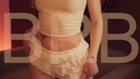 Snapshot of elliecutes chatting on 11.29.25 elliecutes online show from 11.29.25