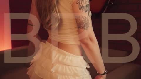 Snapshot of elliecutes chatting on 11.30.25 elliecutes online show from 11.30.25