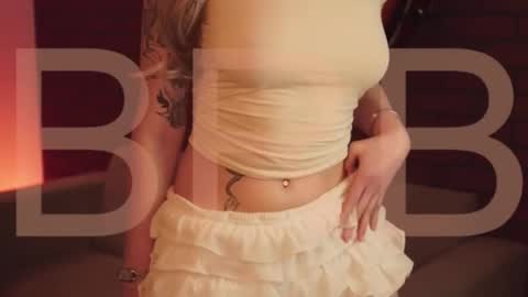 Snapshot of elliecutes chatting on 12.23.25 elliecutes online show from 12.23.25