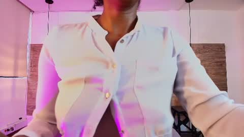 Snapshot of elliee_alves chatting on 06.18.26 elliee_alves online show from 06.18.26