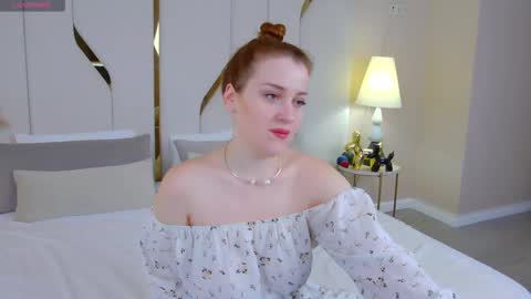 EllieLarson online show from 10.12.25