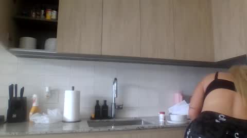 Snapshot of ellieplaysxo chatting on 02.19.26 Ellie online show from 02.19.26