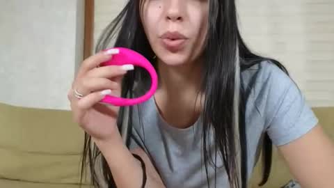 Snapshot of ellietv_ares chatting on 09.18.25 ellietv_ares online show from 09.18.25